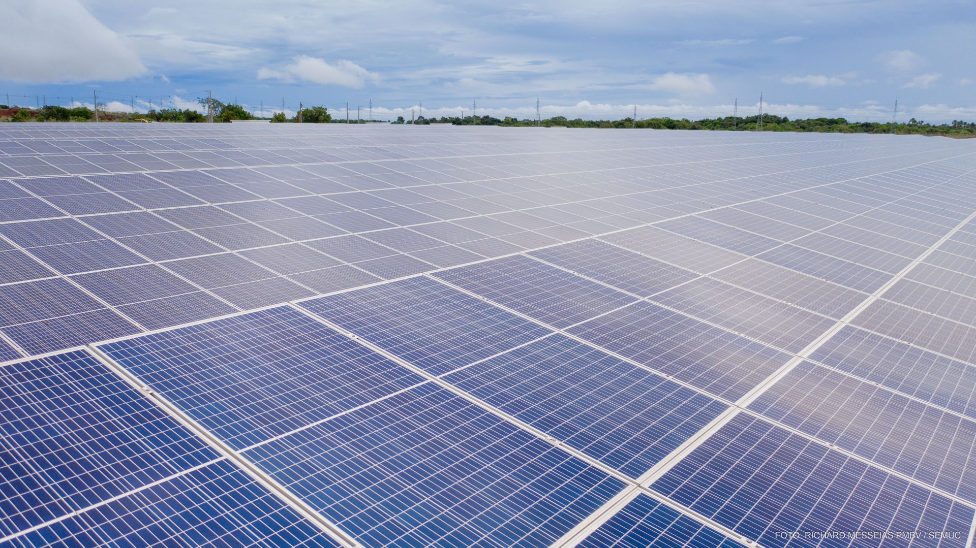 Painéis da usina solar de grande porte